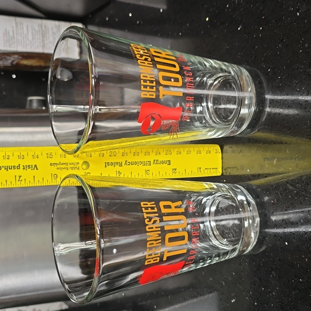 Pair of Collectible BeerMaster Tour Budweiser Plant Merrimack, NH Glasses - Picture 3 of 4
